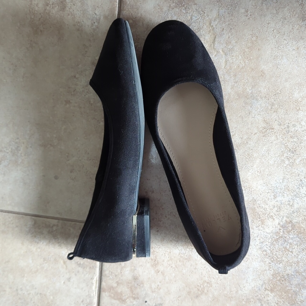Worn once, classy black shoes with small gold trim heel